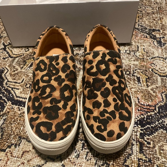 Steve Madden Shoes - Brand New Steve Madden Platform Leopard Shoes. Size 5.5.